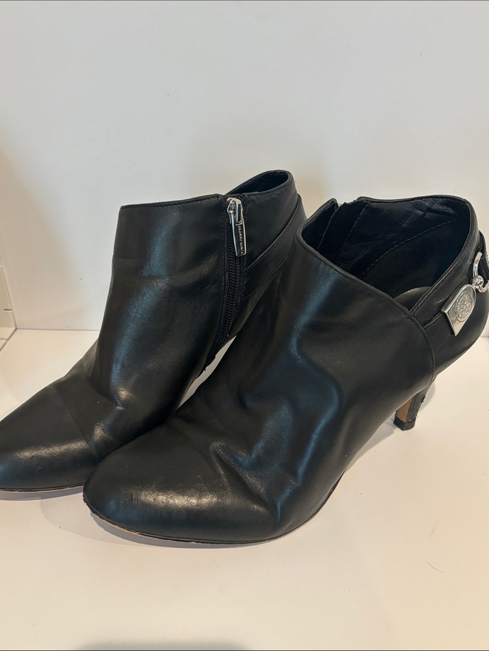 Vince Camuto Black Leather "Vesela" Dress Booties Ankle Boots - Size 8.5